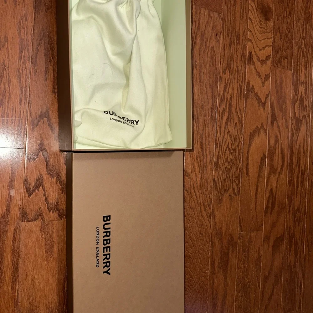 Burberry Sneakers - Picture 3 of 4